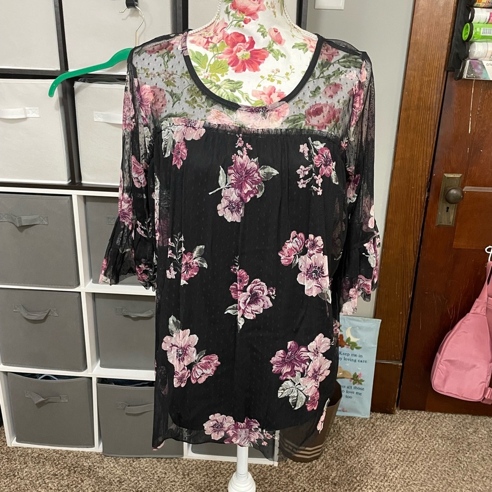 EUC/No Boundaries Floral Top W/Overlay/Size XL juniors (15-17)